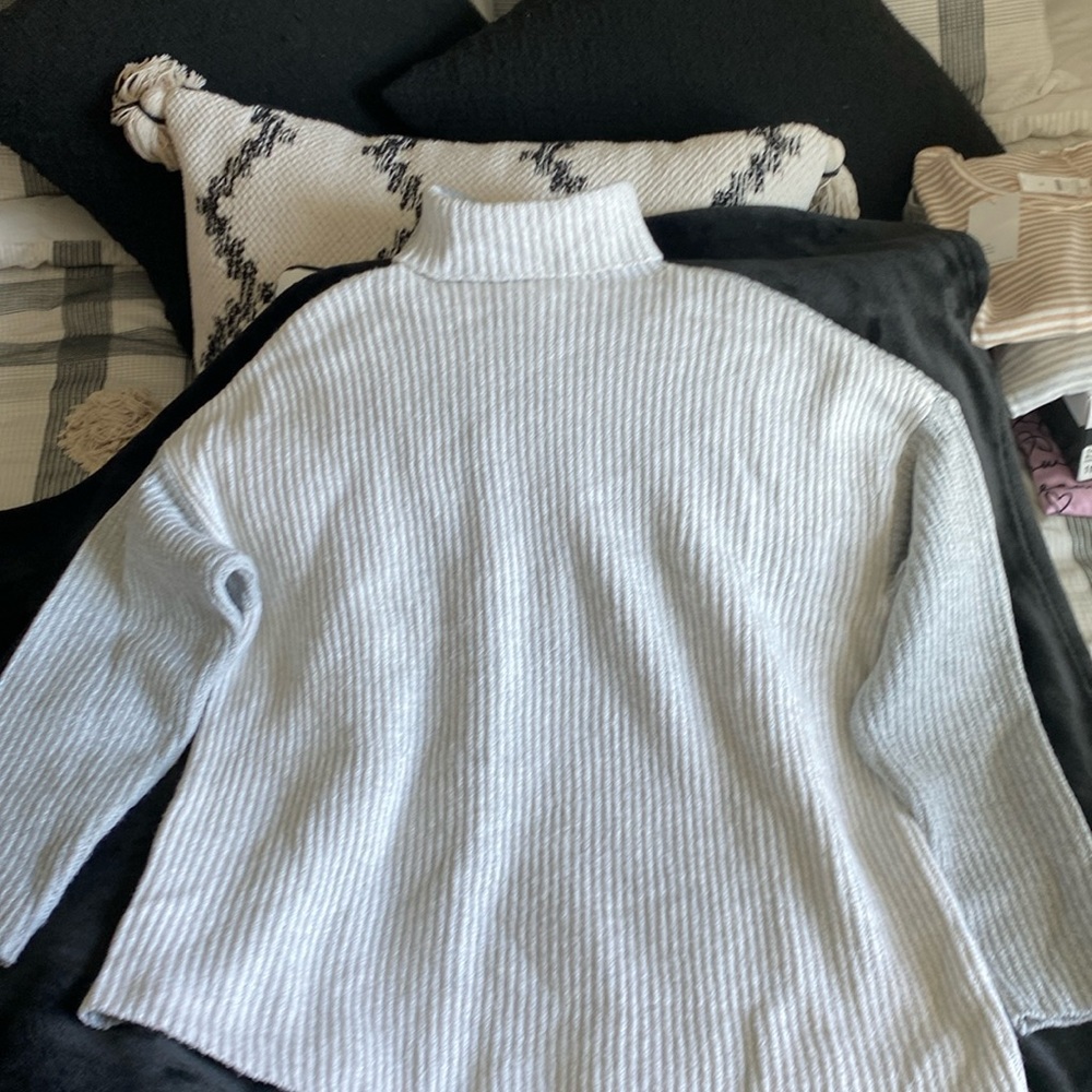 JJ size small turtleneck sweater
